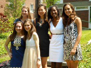 And although we will always miss THE tree, this lovely small courtyard always provided beautiful photos